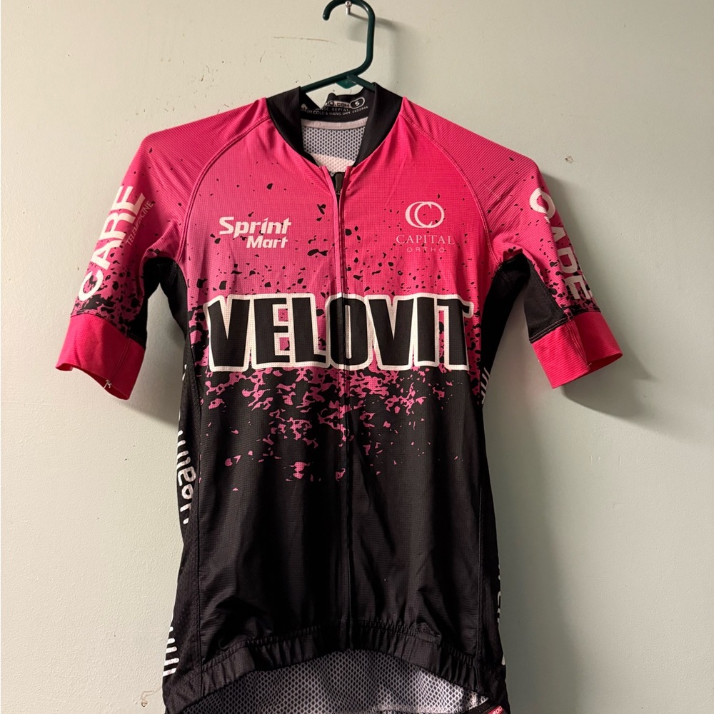 Jakroo Pink & Black Cycling Jersey - Small